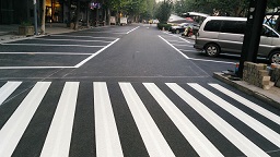 西國貿酒店停車場標線施工